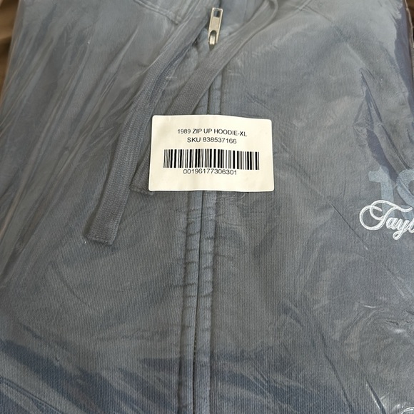 1989 (TAYLOR'S VERSION) IS IT OVER NOW? ZIP UP HOODIE - Picture 7 of 7